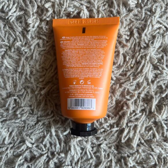 Dr. Botanicals Tu Mask Turmeric Superfood Restoring Treatment Mask - Picture 2 of 3